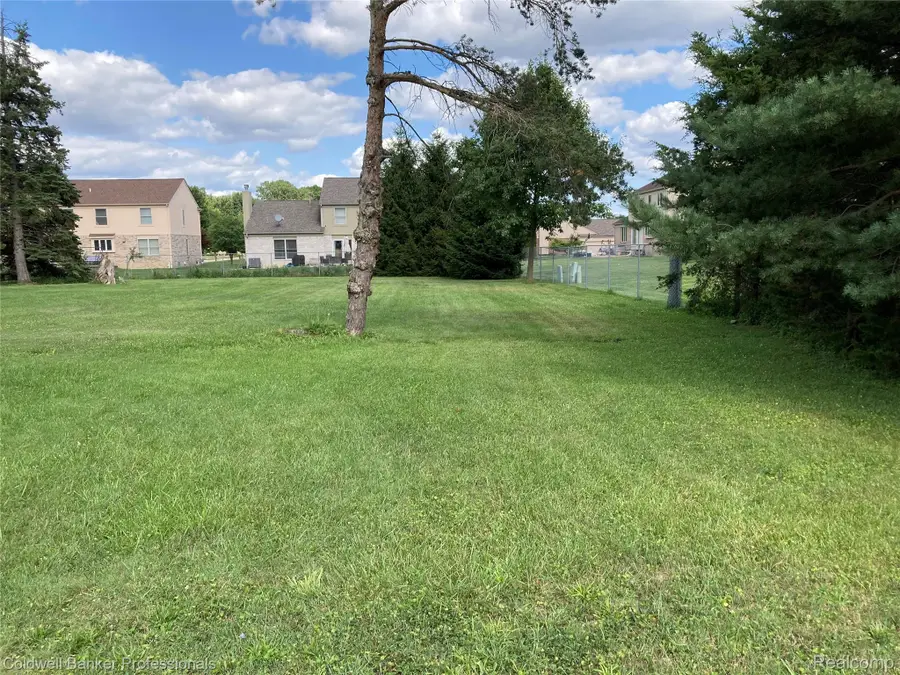 000 Dequindre Road, Sterling Heights, MI 48314 - #2