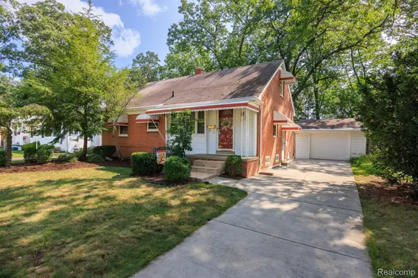 23500 Majestic Street, OakPark, MI 48237