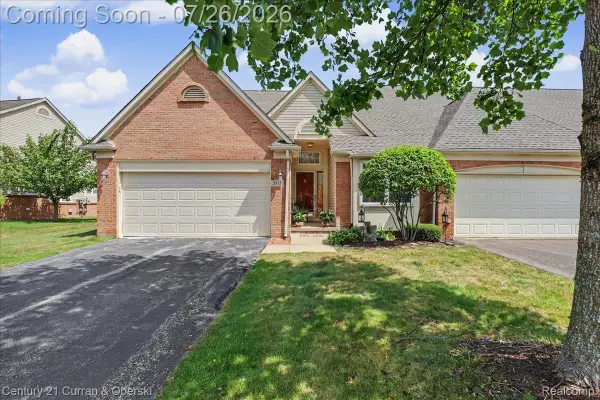 5517 Elmhurst Drive #27, Trenton, MI 48183