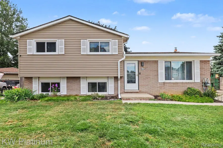 32369 Norwich Court, Fraser, MI 48026 - #2