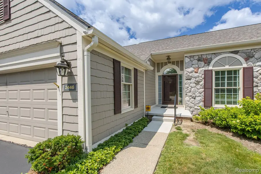 2446 Inglehill Pointe, Bloomfield, MI 48304 - #3
