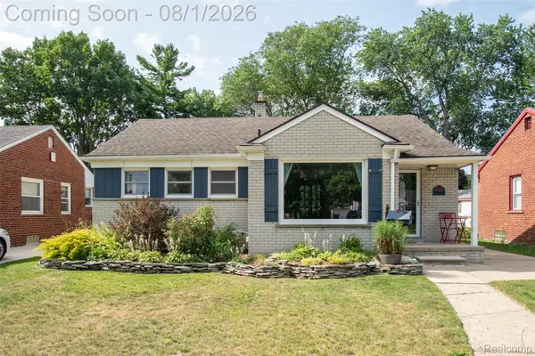 28491 N Clements Circle, Livonia, MI 48150