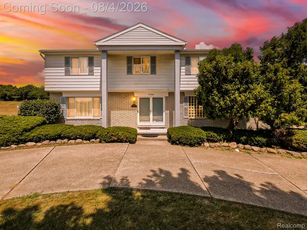 27580 Westcott Crescent Circle, Farmington, MI 48334