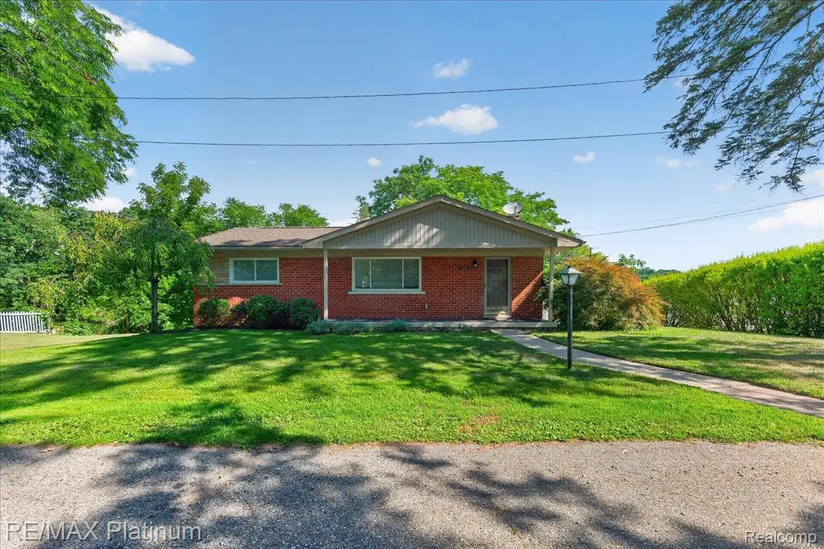 618 Chicago Drive, Howell, MI 48843 - #1