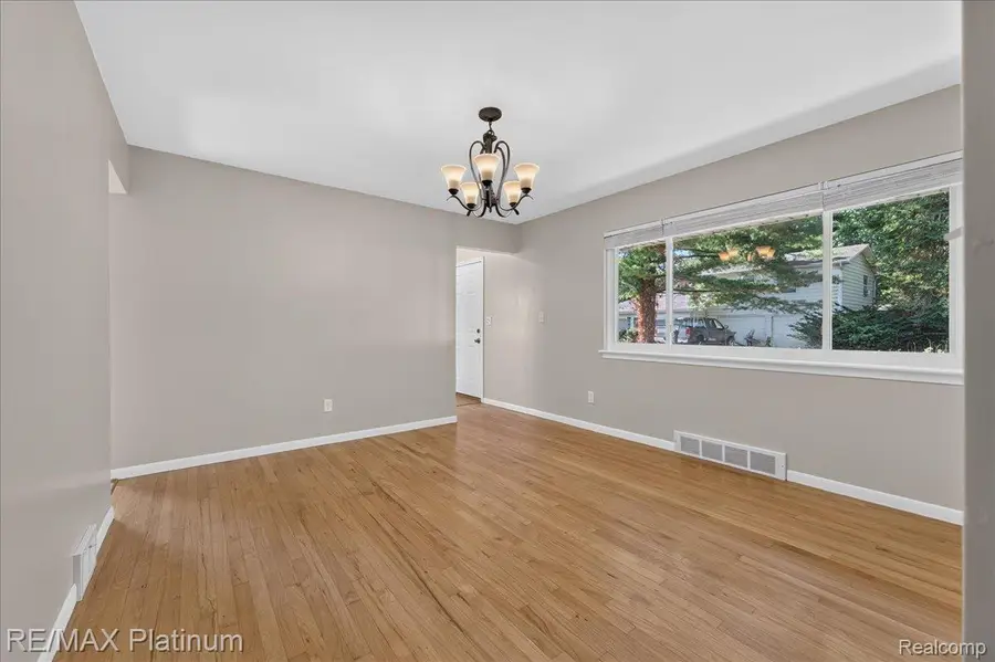 618 Chicago Drive, Howell, MI 48843 - #3