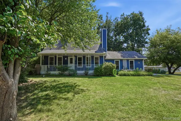 836 Alpine Trail, Fenton, MI 48430