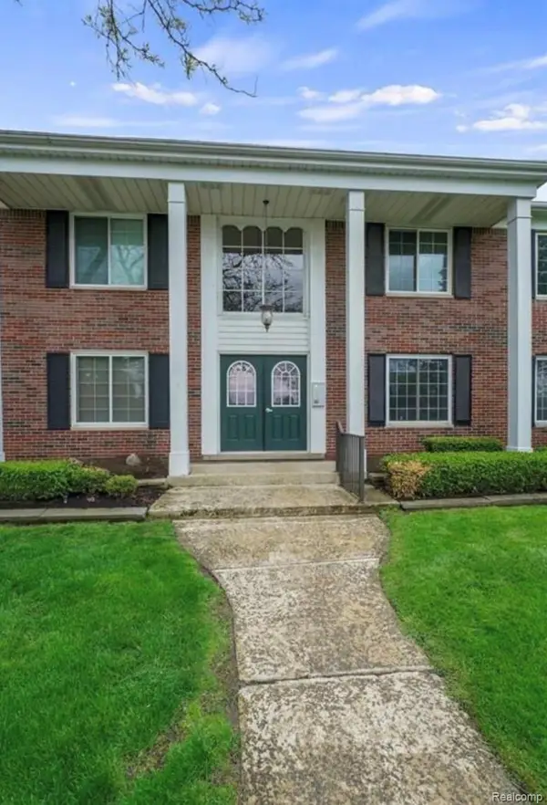 2472 Mulberry Square #22, BloomfieldHills, MI 48302
