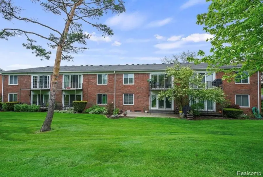 2472 Mulberry Square #22, Bloomfield, MI 48302 - #3