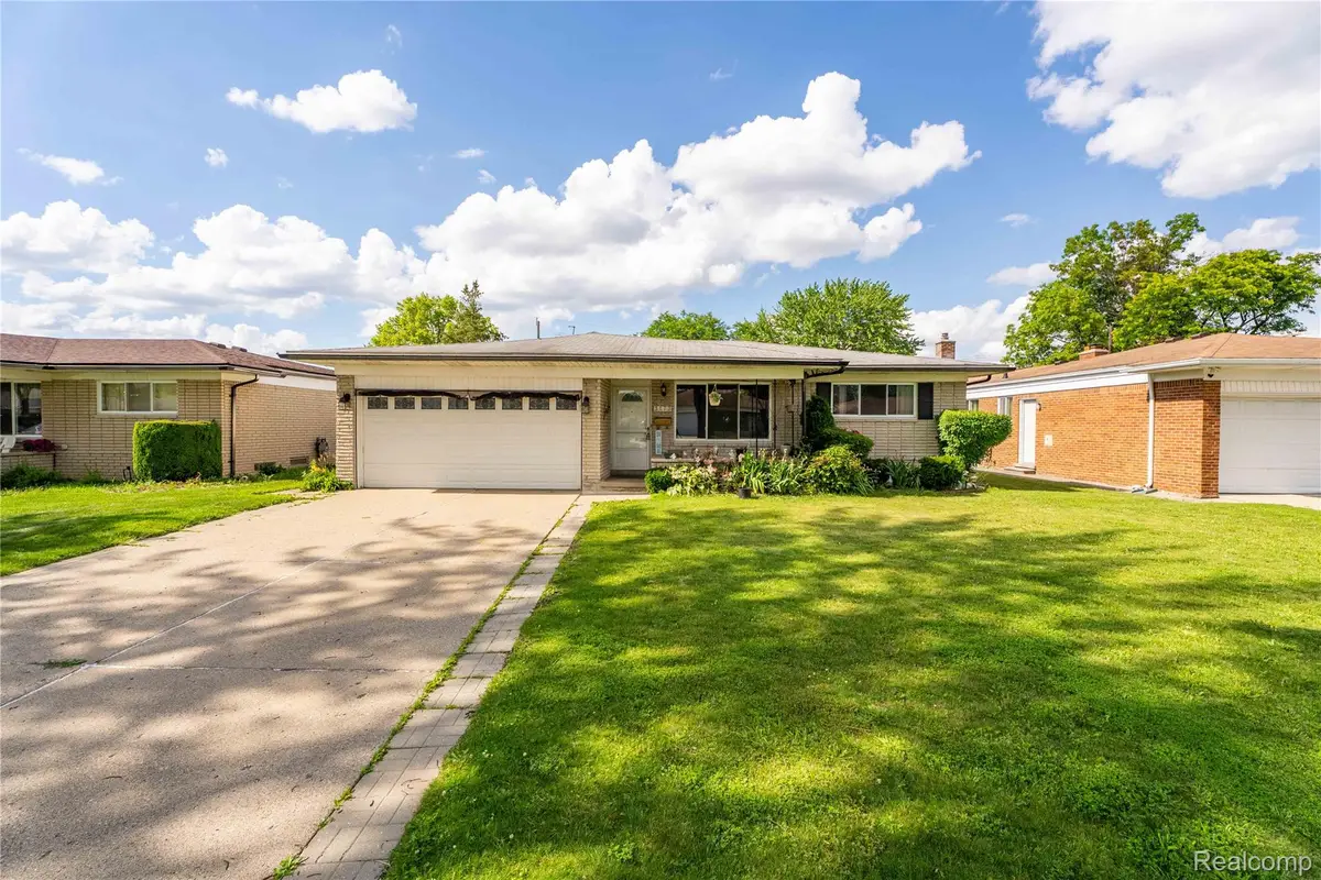 3173 Hedge Drive, Sterling Heights, MI 48310 - #1