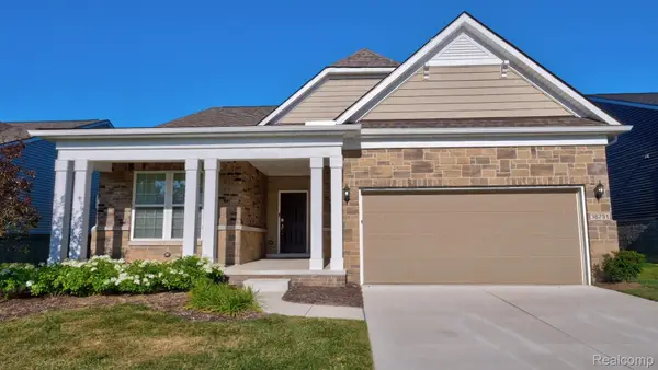 38731 Chasewood Court, Farmington, MI 48335