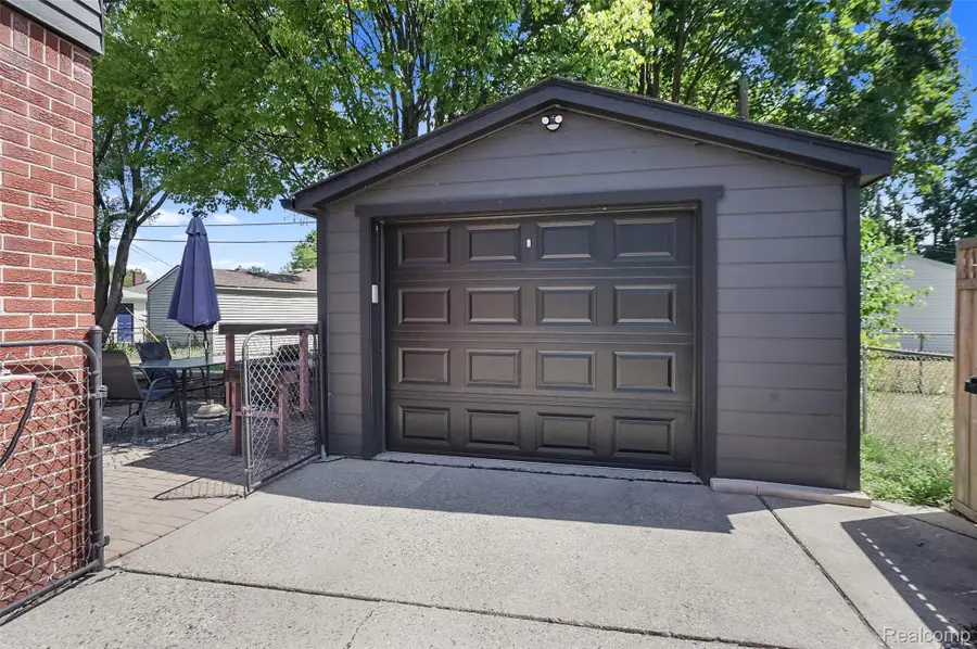 1329 Darlene Avenue, Madison Heights, MI 48071 - #2