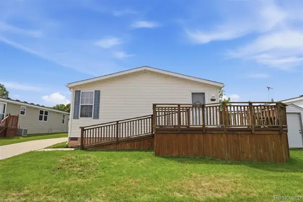 11784 Stoneridge Court, SouthLyon, MI 48178