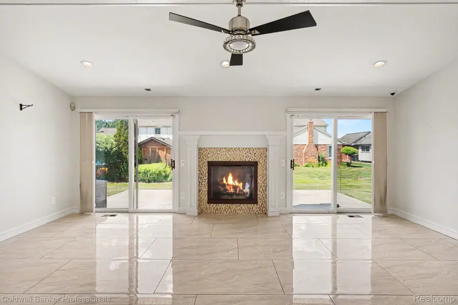 2585 Tiverton Drive, Sterling Heights, MI 48310 - #3