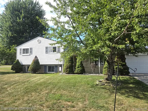 4821 Shelbyshire Drive, Utica, MI 48316