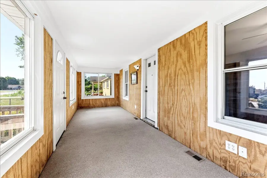 34868 W Jefferson Avenue, Rockwood, MI 48173 - #3