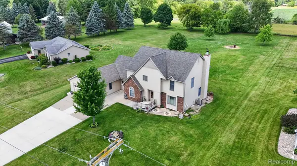 6888 Slawski Drive, Fowlerville, MI 48836