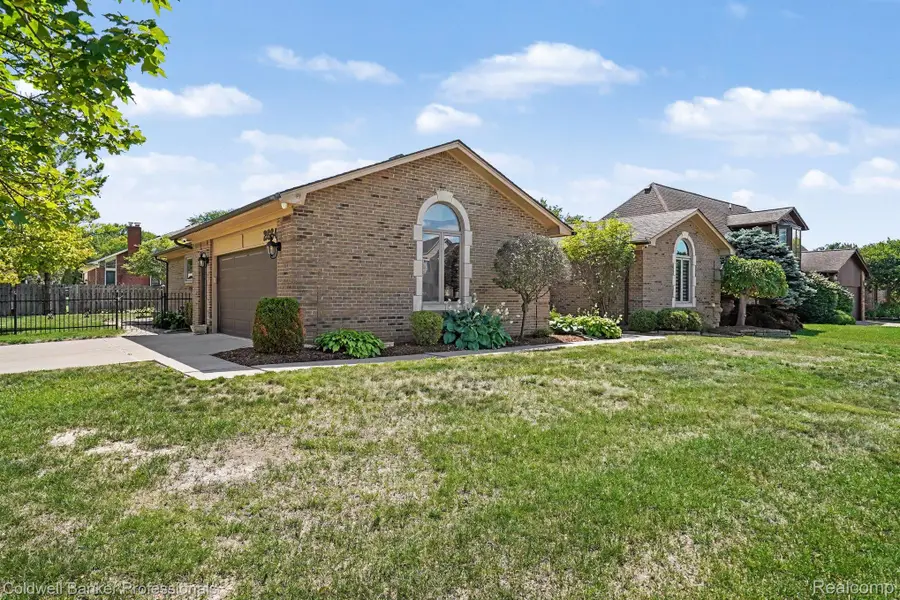 2664 Woodford Drive, Sterling Heights, MI 48310 - #2