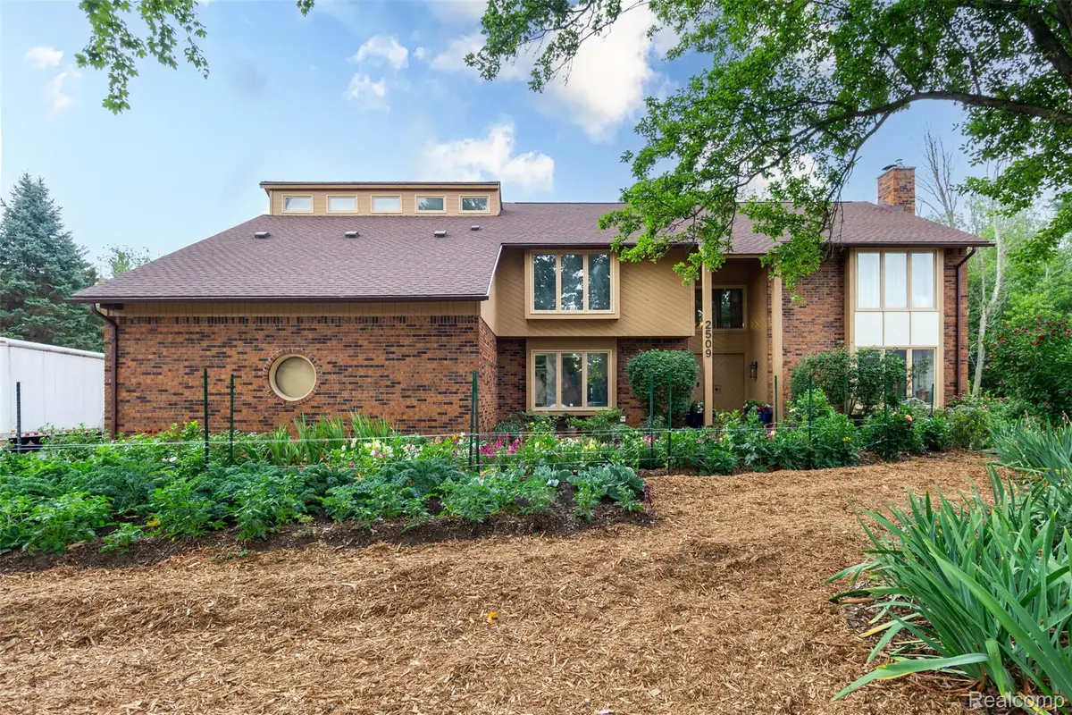 2509 Munster Road, Rochester Hills, MI 48309 - #1