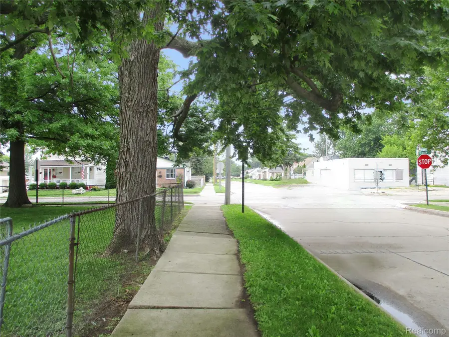 16319 Curtis Street, Roseville, MI 48066 - #2