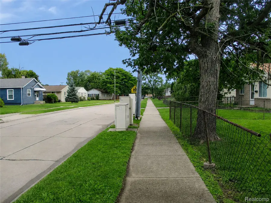 16319 Curtis Street, Roseville, MI 48066 - #3