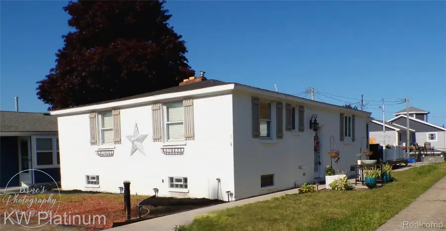 7146 Hillcrest Dr, Lakeport, MI 48059 - #3