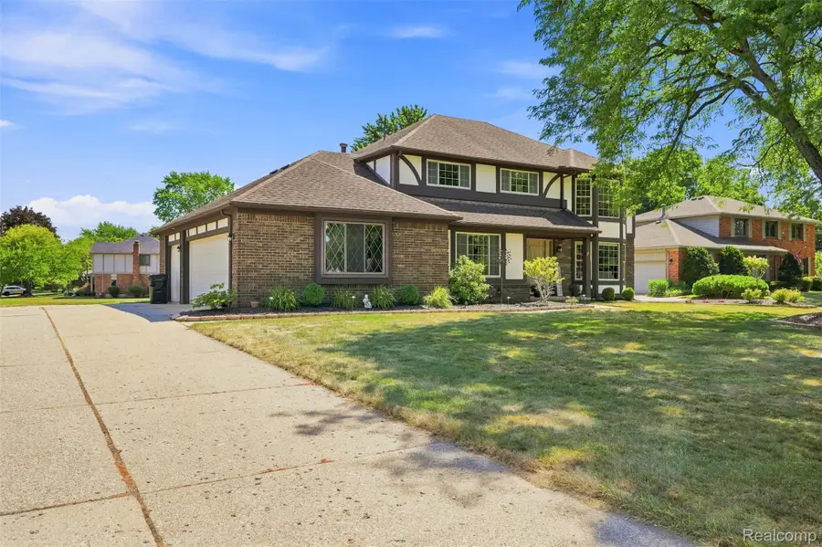 35379 Northmont Drive, Farmington Hills, MI 48331 - #2