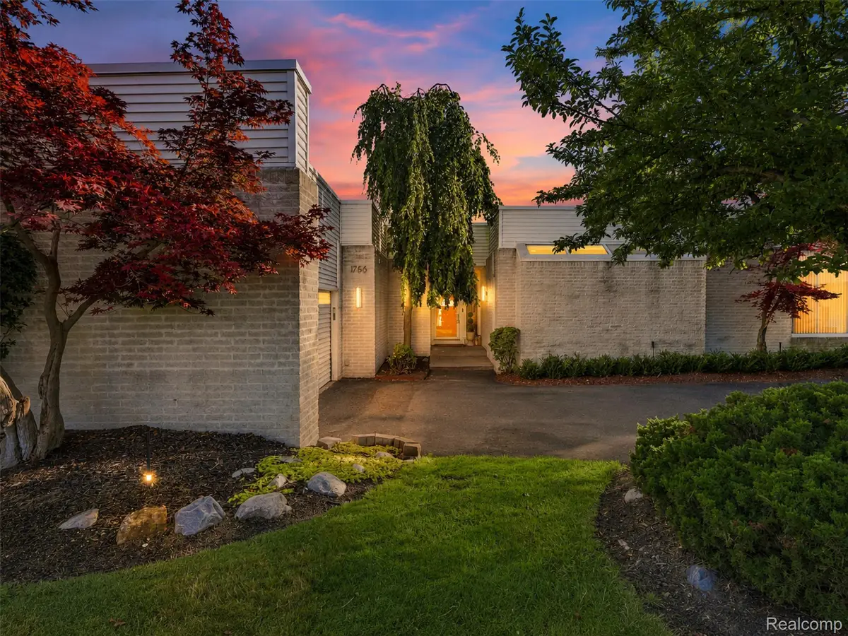 1756 Alexander Drive, Bloomfield, MI 48302 - #1