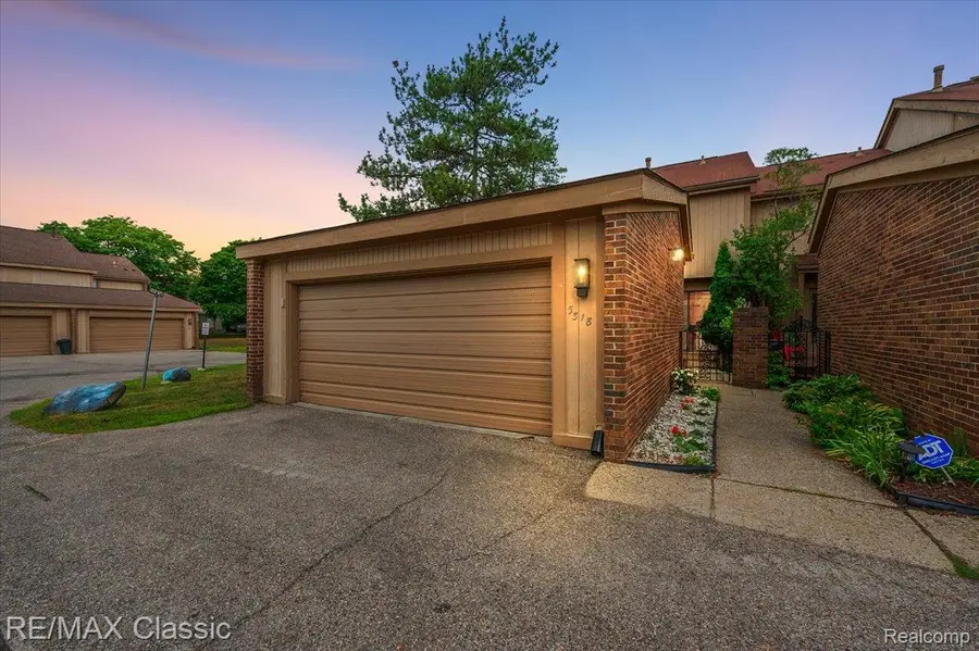 5318 Wright Way S Wright Way S, West Bloomfield, MI 48322 - #2