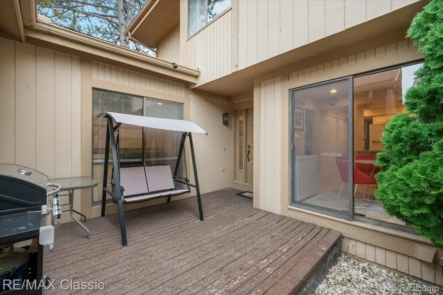 5318 Wright Way S Wright Way S, West Bloomfield, MI 48322 - #3