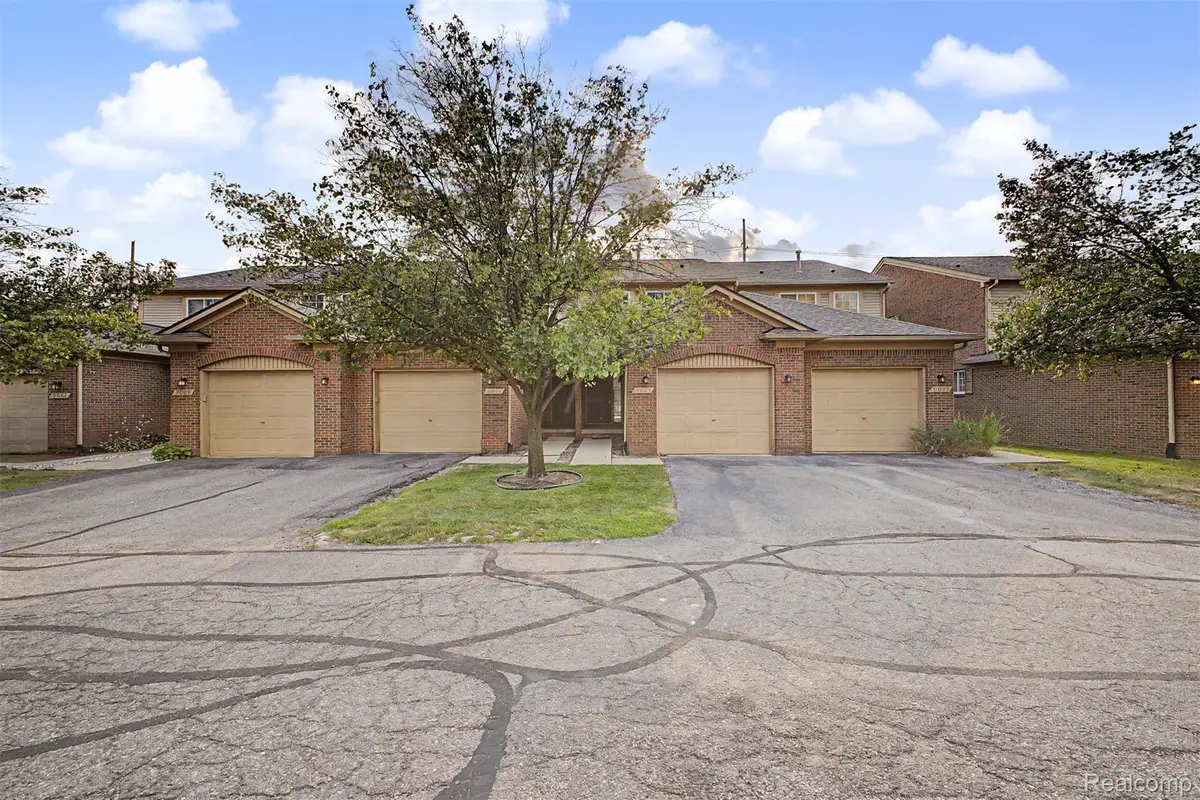 9025 Newport Way, Livonia, MI 48150 - #1