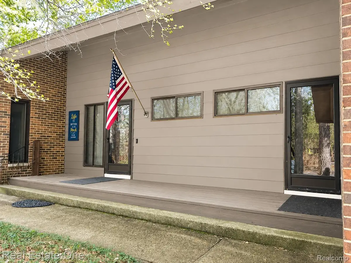 32674 Bingham Lane, Bingham Farms, MI 48025 - #1