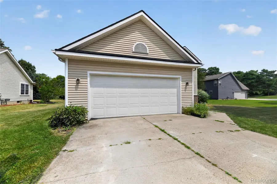 6452 Sandy Knoll, Linden, MI 48451 - #3