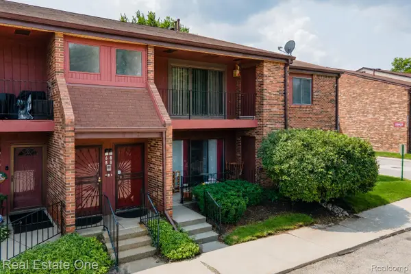 23788 Village House Drive N #8B, Southfield, MI 48033
