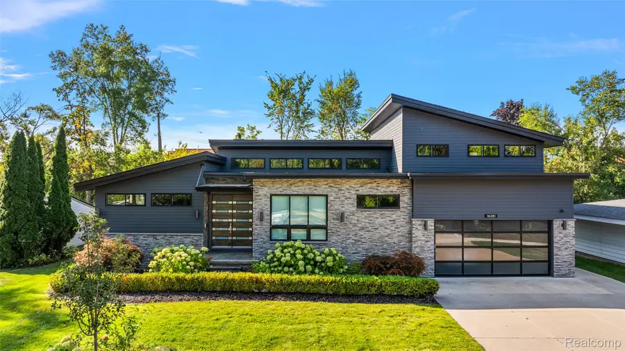 16281 Buckingham Avenue, Beverly Hills, MI 48025 - #2