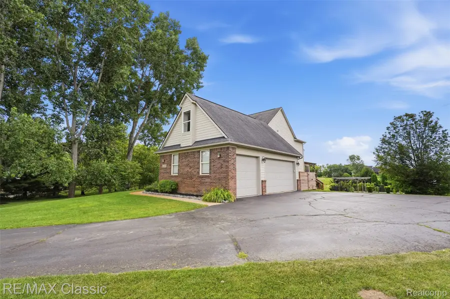 6340 Stonewood Drive, White Lake, MI 48383 - #3