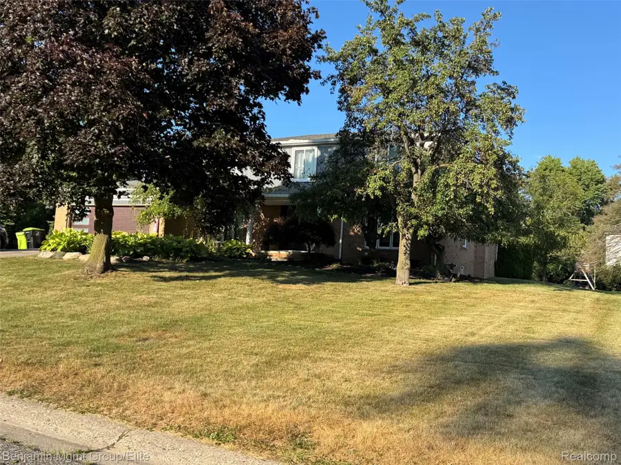 6043 Ledgeway Drive, West Bloomfield, MI 48322 - #3