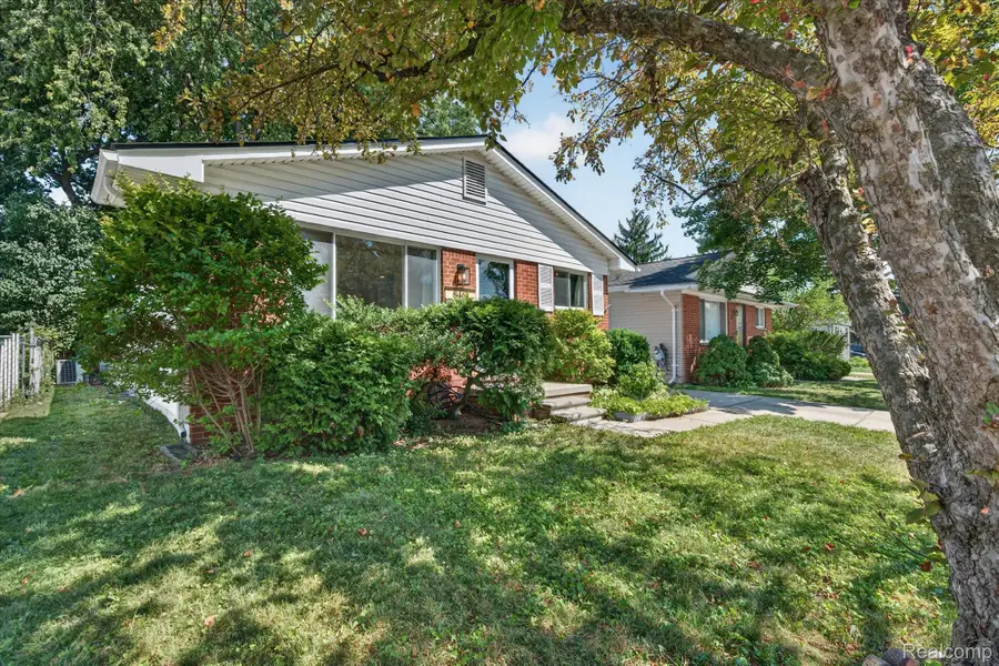 8462 Hugh Street, Westland, MI 48185 - #2