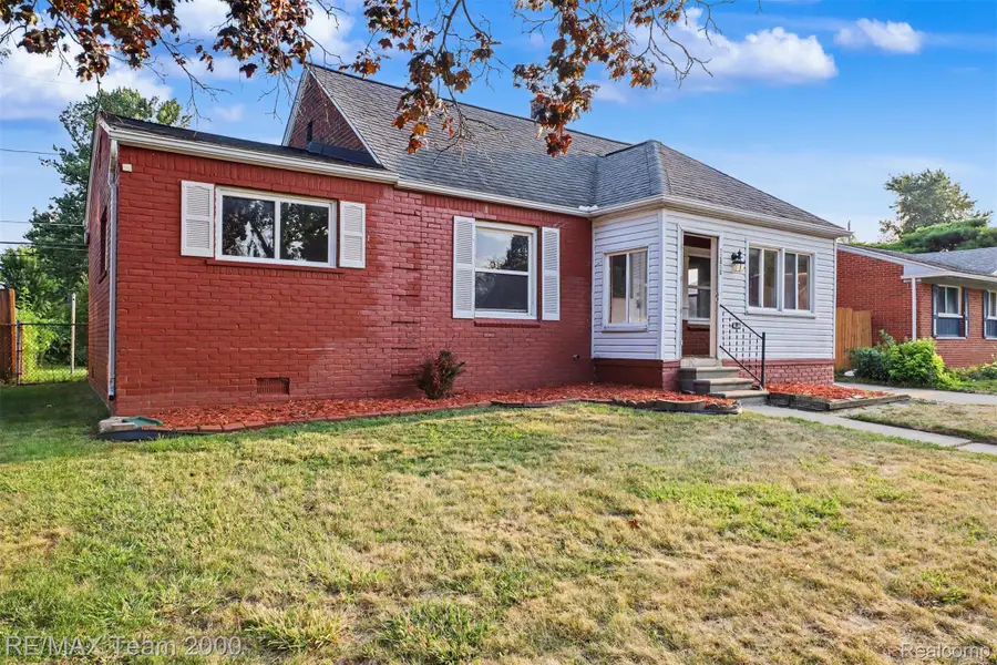 22030 Harper Lake Avenue, Saint Clair Shores, MI 48080 - #2