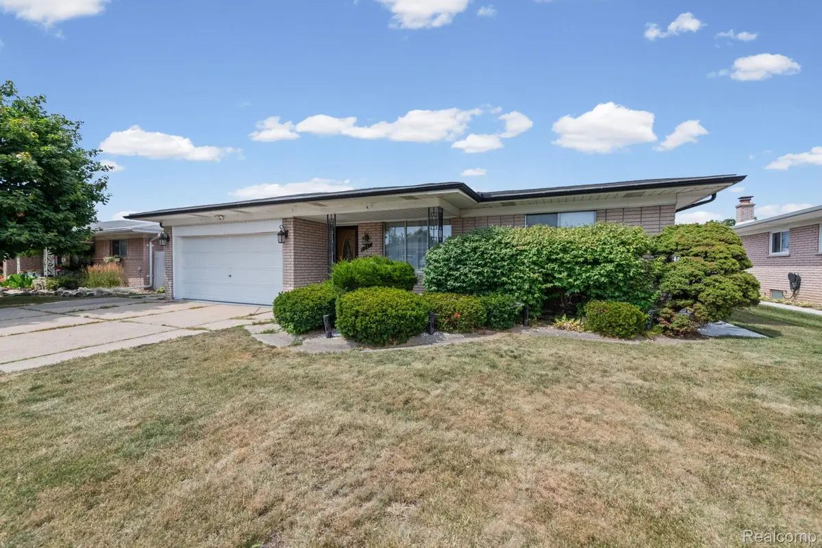 3647 Veronica Drive, Sterling Heights, MI 48310 - #1