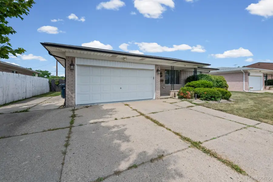 3647 Veronica Drive, Sterling Heights, MI 48310 - #3