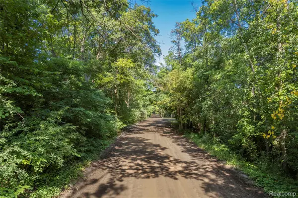 000 Holdridge Rd, Holly, MI 48462