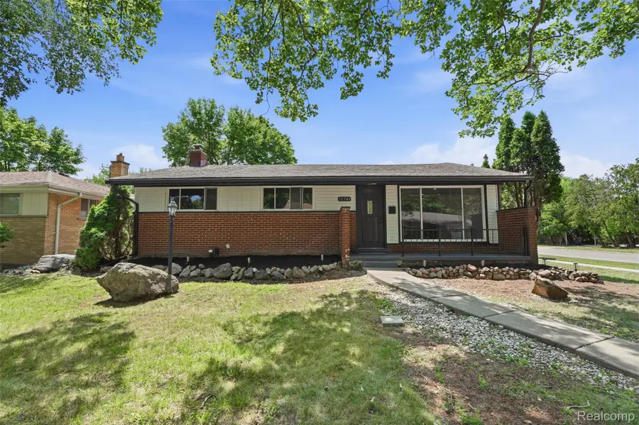 13741 Pearson Street, Oak Park, MI 48237 - #2