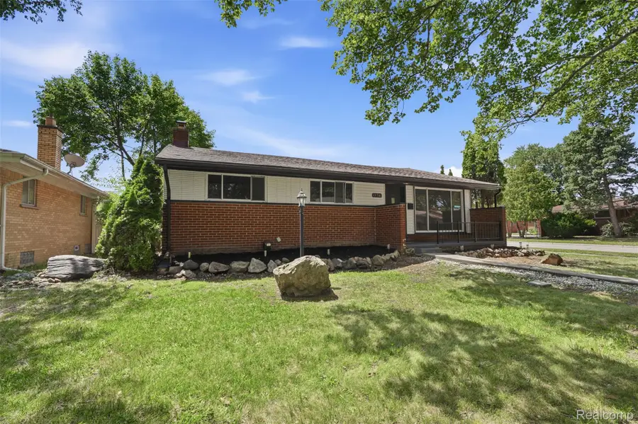 13741 Pearson Street, Oak Park, MI 48237 - #3