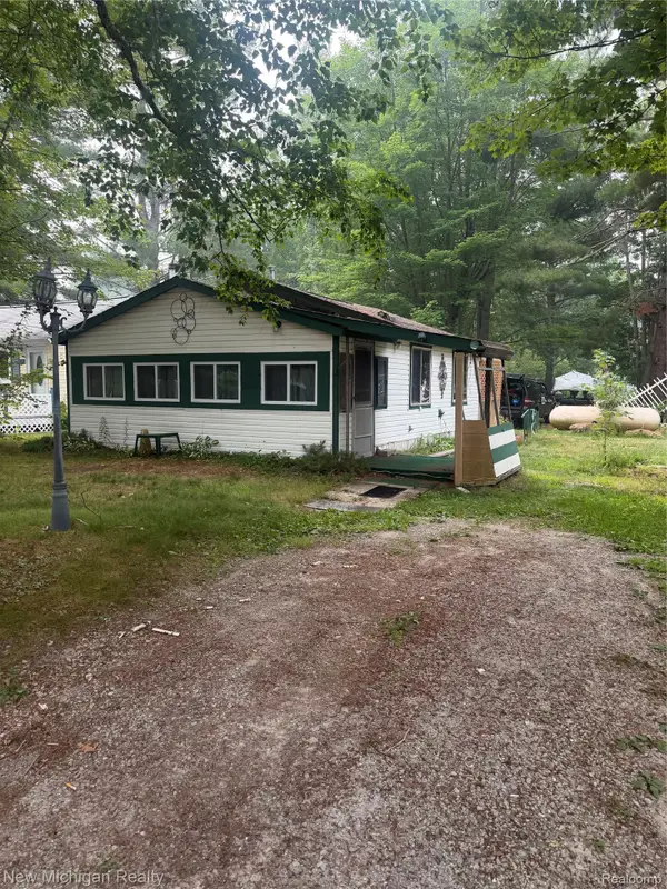 208 Hickory Street, Gladwin, MI 48624