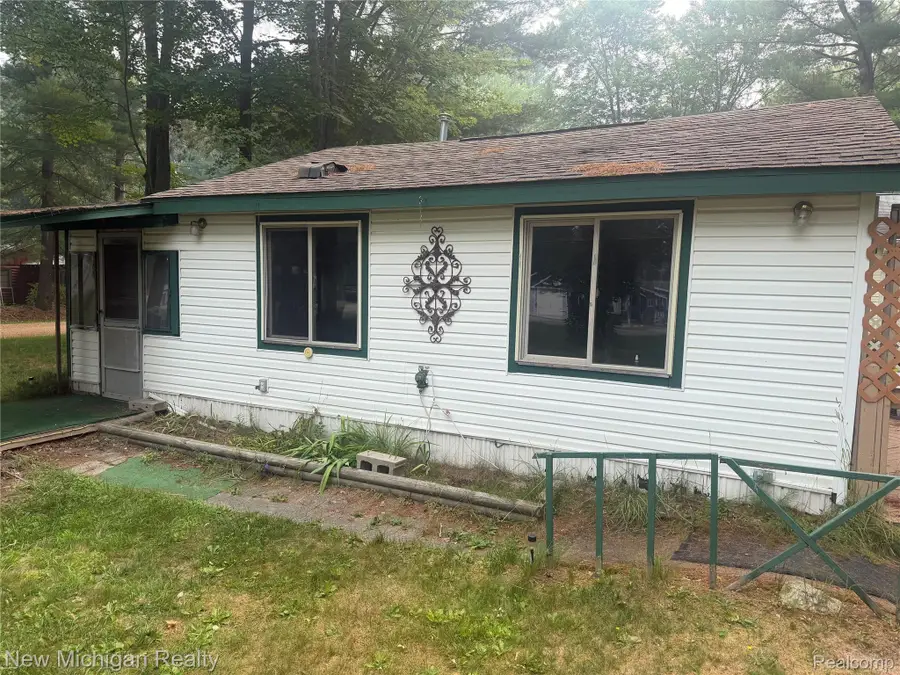 208 Hickory Street, Gladwin, MI 48624 - #2