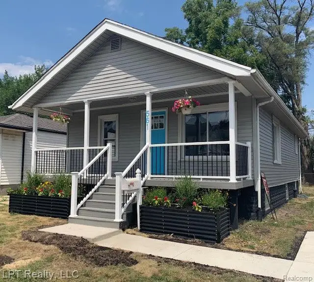 561 E Jarvis Avenue, Hazel Park, MI 48030 - #2