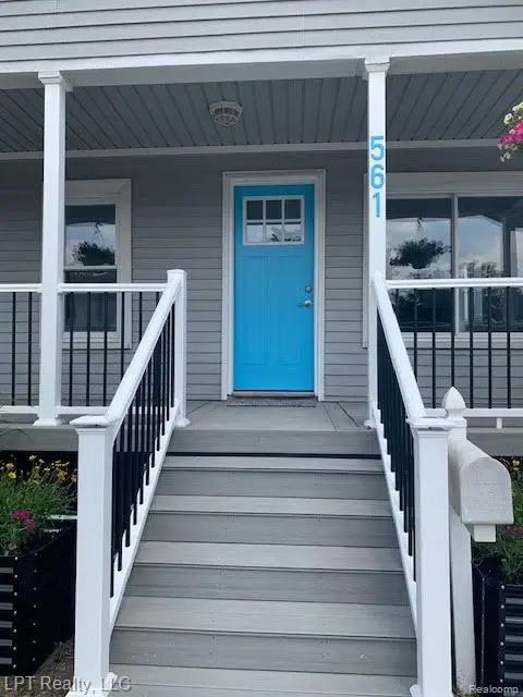 561 E Jarvis Avenue, Hazel Park, MI 48030 - #3