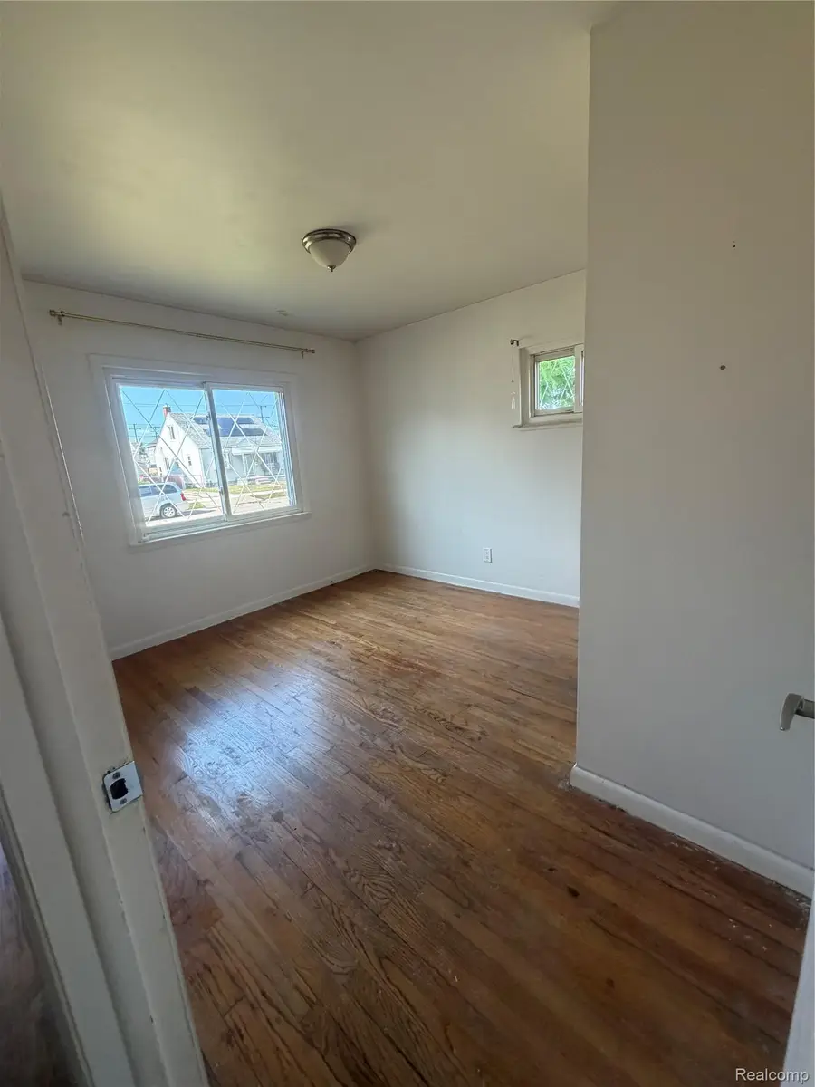 1746 E Goulson Avenue, Hazel Park, MI 48030 - #3