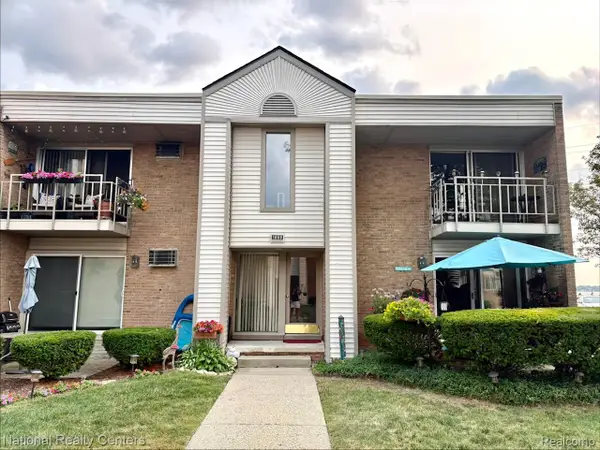 1669 Cass Lake Road #D, KeegoHarbor, MI 48320