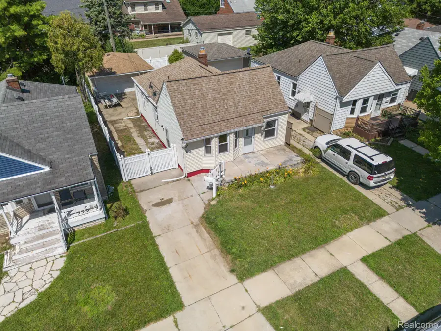 2104 Electric Street, Wyandotte, MI 48192 - #3